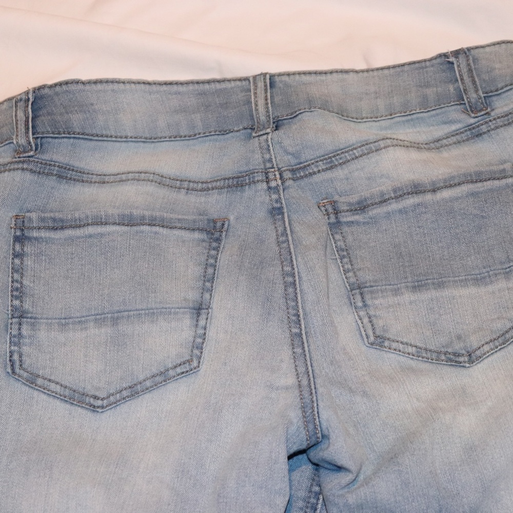 Light Wash Ripped Jeans - Picture 3 of 6